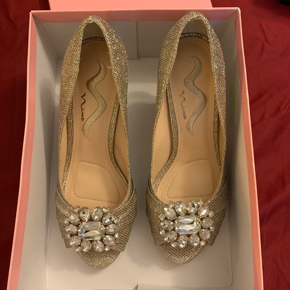 BNIB Nina Cleonia Jeweled Peeptoe Pumps.